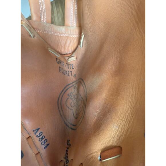 Wilson A9884 12” Broken In Deep Pocket Softball First Base Mitt Right Throw - Picture 4 of 12